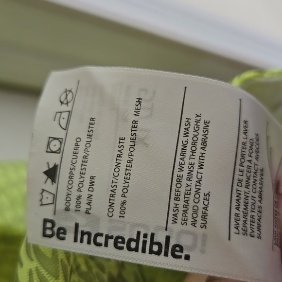 ⭐️Host Pick ⭐️ Sugoi | Hydrolit Running/Cycling Jacket - Picture 9 of 11